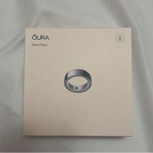 Oura Ring 4 in Elegant Silver